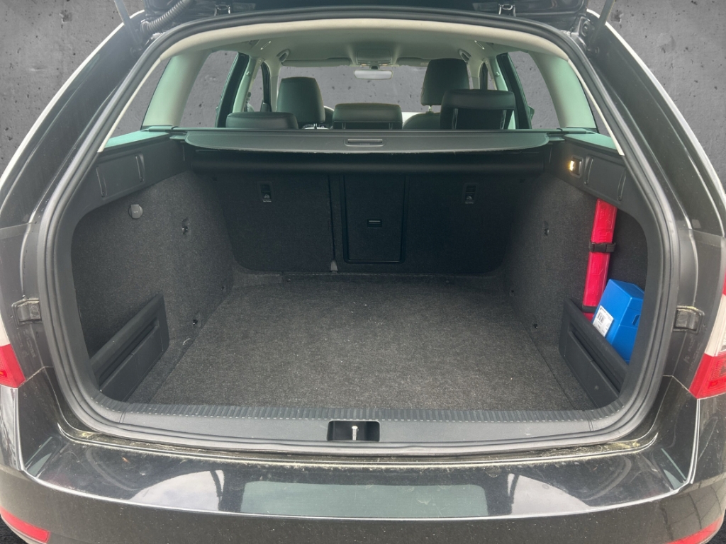 Fahrzeugabbildung SKODA Octavia Combi 2.0 TDI Style PDC Carplay SHZ