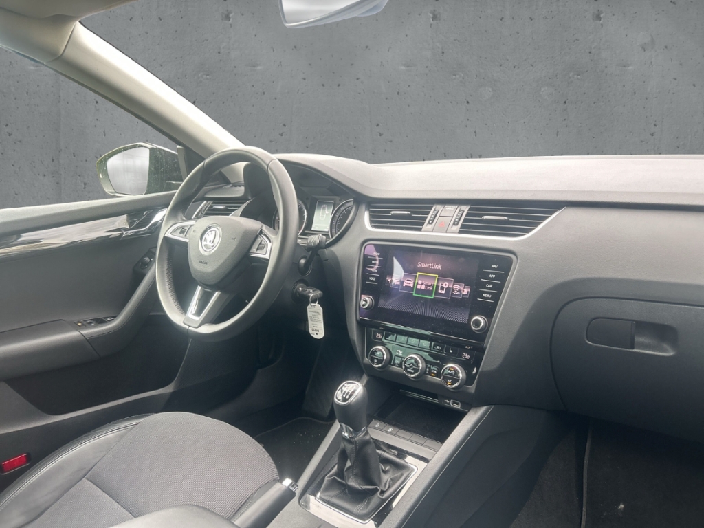 Fahrzeugabbildung SKODA Octavia Combi 2.0 TDI Style PDC Carplay SHZ