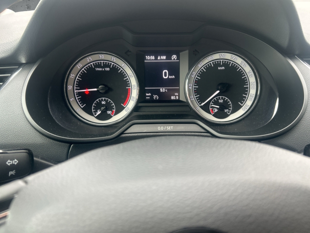 Fahrzeugabbildung SKODA Octavia Combi 2.0 TDI Style PDC Carplay SHZ