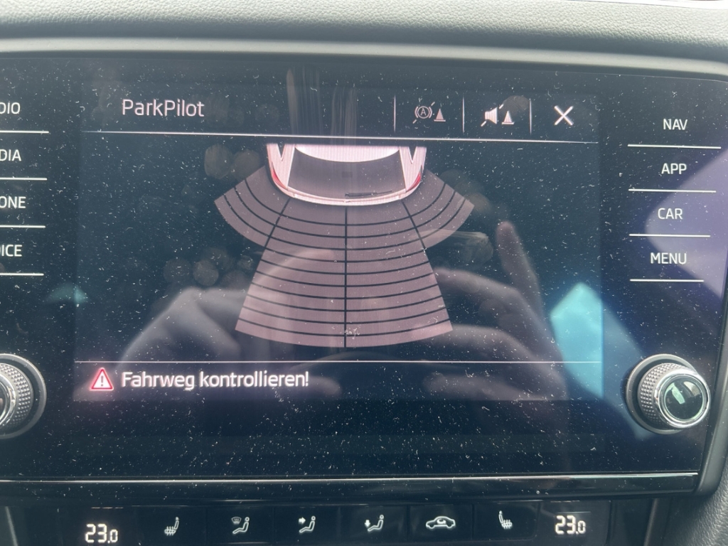 Fahrzeugabbildung SKODA Octavia Combi 2.0 TDI Style PDC Carplay SHZ