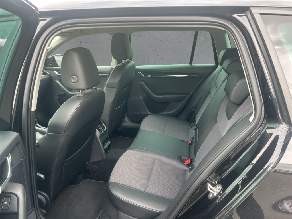 Fahrzeugabbildung SKODA Octavia Combi 2.0 TDI Style PDC Carplay SHZ