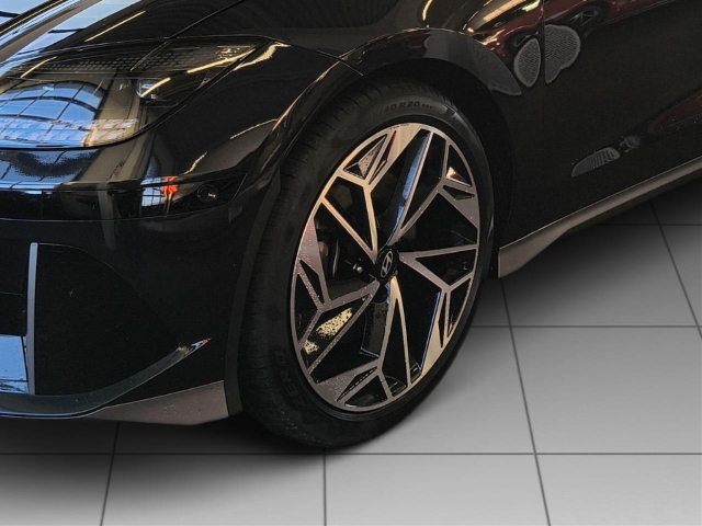 Fahrzeugabbildung Hyundai IONIQ 6 77,4kWh 2WD UNIQ Digi-Spiegel 20LM Schiebedach HUD Navi Digitales Cockpit