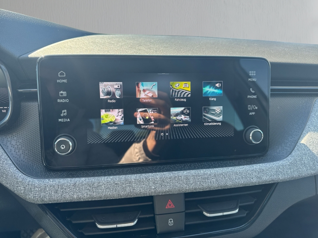 Fahrzeugabbildung SKODA Kamiq Selection 1.0 TSI DSG Selection LED Alu PDC Kamera Tempomat AppCon.