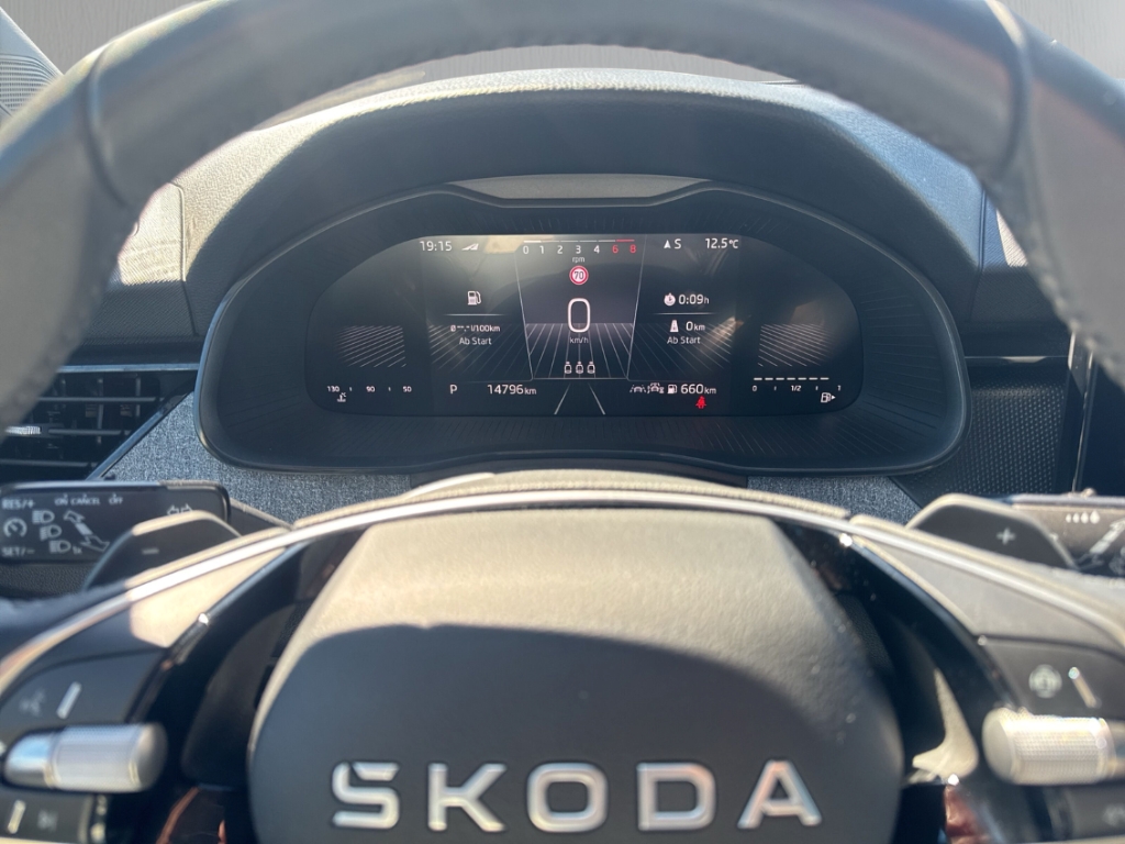 Fahrzeugabbildung SKODA Kamiq Selection 1.0 TSI DSG Selection LED Alu PDC Kamera Tempomat AppCon.
