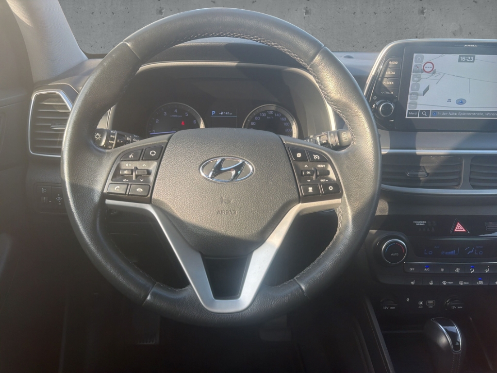 Fahrzeugabbildung Hyundai TUCSON 1.6 Premium 2WD R-Kamera Navi SHZ LED Kli
