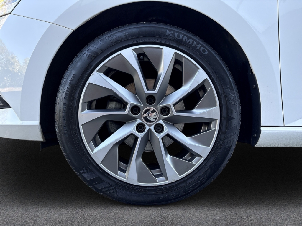 Fahrzeugabbildung SKODA Fabia Combi 1.0 TSI Best of AHK ACC LED NAVI SHZ PDC Klimaauto