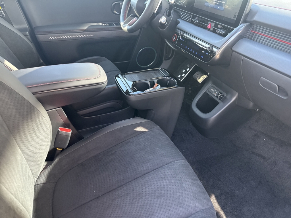 Fahrzeugabbildung Hyundai IONIQ 5 FL MY26 84kWh 2WD N-Line X Sitz-P Matrix Navi Digitales Cockpit LED ACC