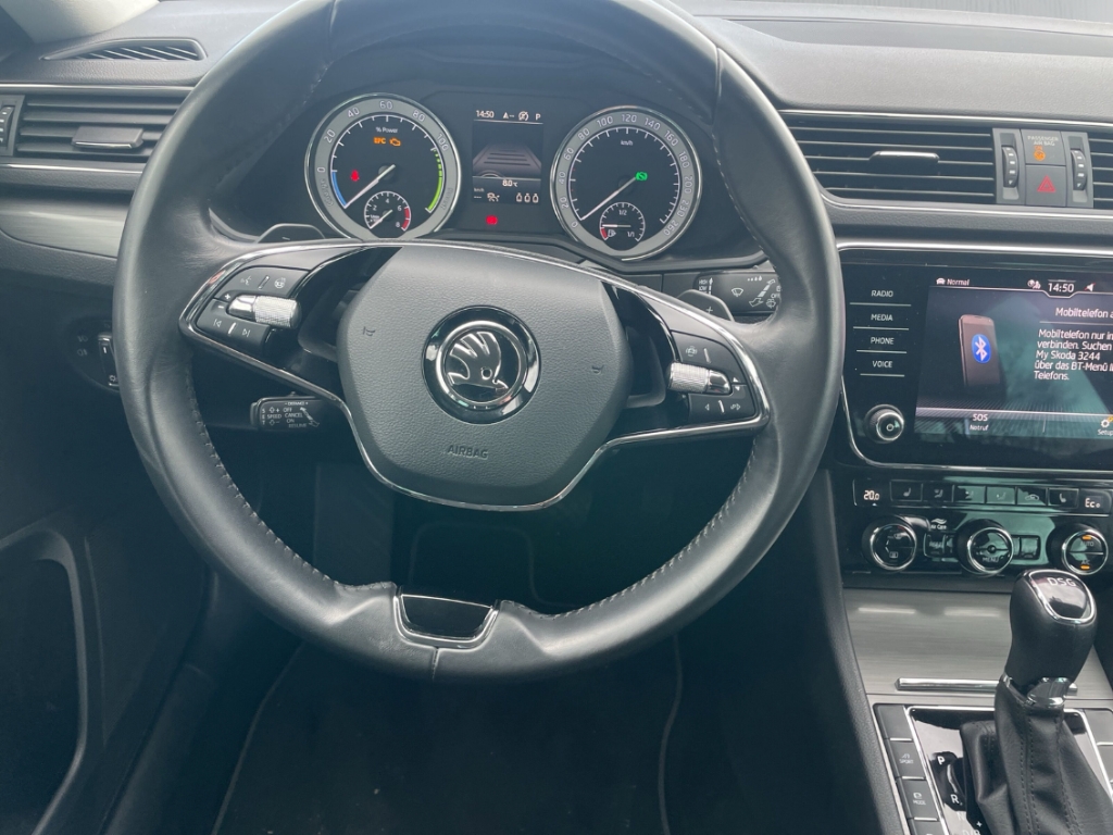 Fahrzeugabbildung SKODA Superb Combi iV DSG Style Plus Nav ACC SHZ R-Kam