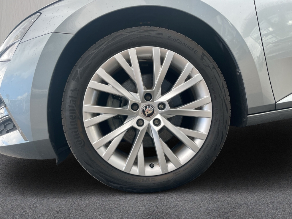 Fahrzeugabbildung SKODA Superb Combi iV DSG Style Plus Nav ACC SHZ R-Kam