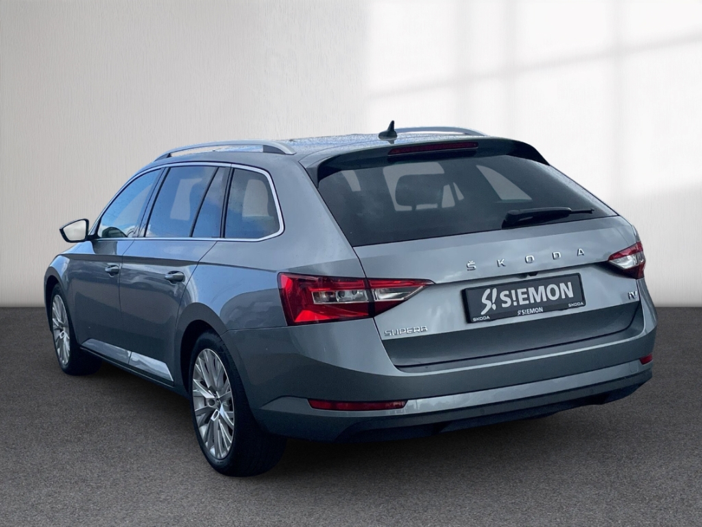Fahrzeugabbildung SKODA Superb Combi iV DSG Style Plus Nav ACC SHZ R-Kam
