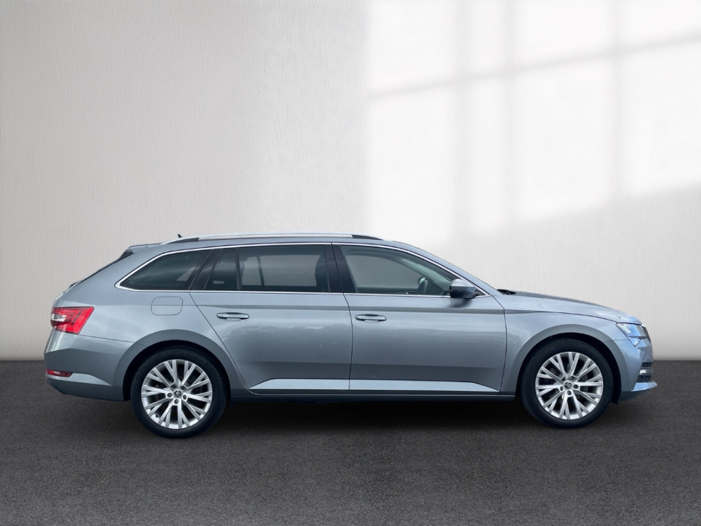 Fahrzeugabbildung SKODA Superb Combi iV DSG Style Plus Nav ACC SHZ R-Kam