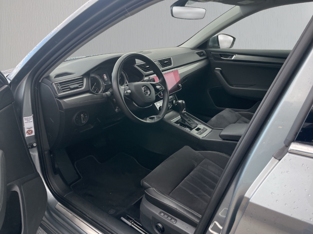 Fahrzeugabbildung SKODA Superb Combi iV DSG Style Plus Nav ACC SHZ R-Kam