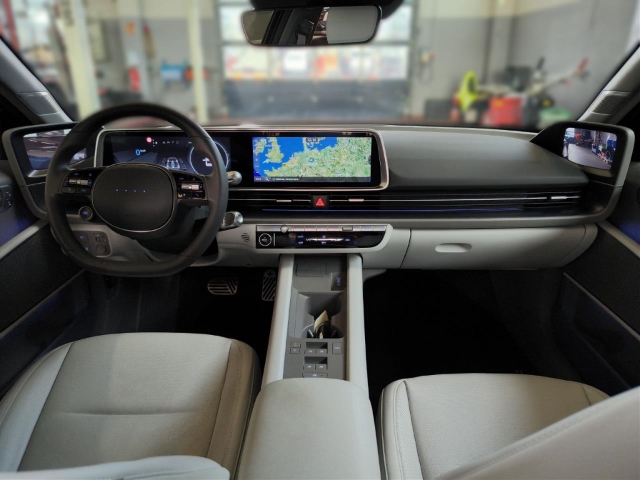 Fahrzeugabbildung Hyundai IONIQ 6 77,4kWh 4WD UNIQ Digi-Spiegel 20LM Schiebedach HUD Navi Digitales Cockpit Memory Sitze