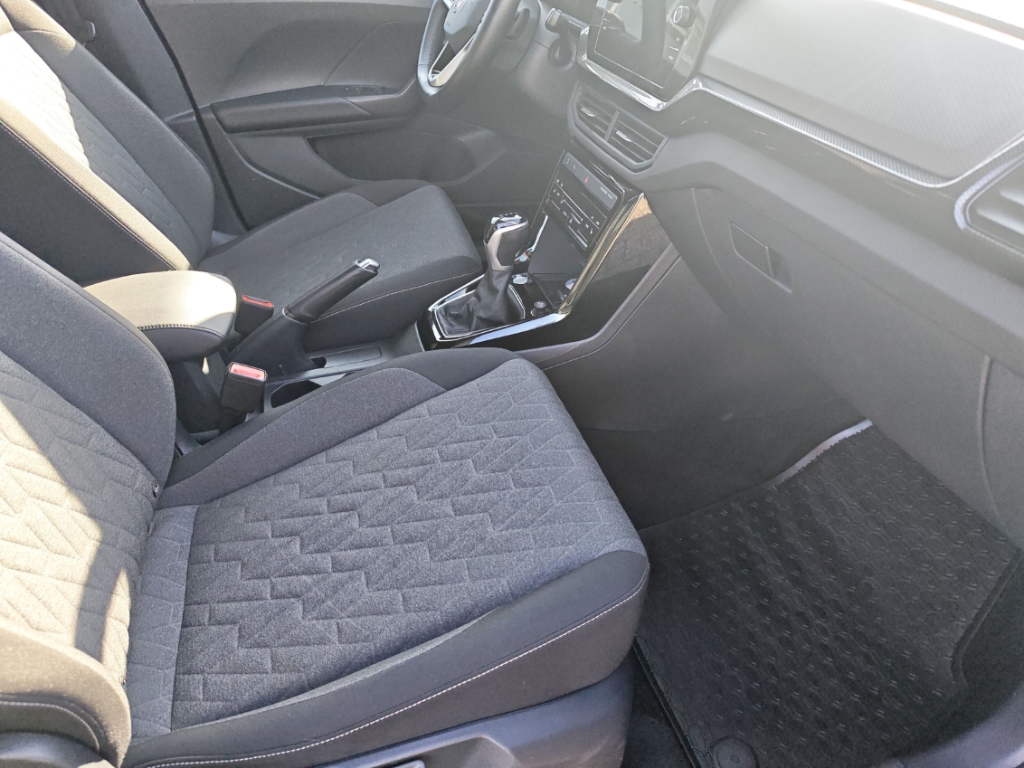 Fahrzeugabbildung Volkswagen T-Cross 1.0 TSI DSG Life LED IQ Drive SHZ LM17