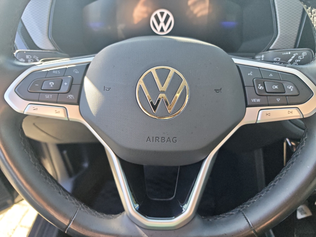 Fahrzeugabbildung Volkswagen T-Cross 1.0 TSI DSG Life LED IQ Drive SHZ LM17