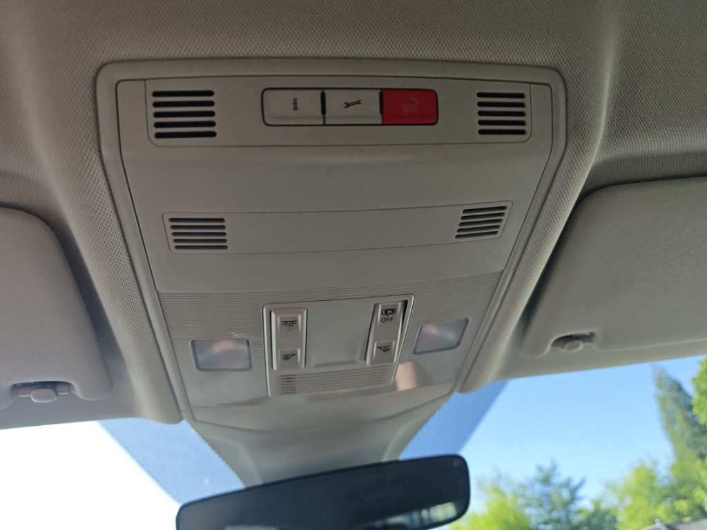 Fahrzeugabbildung Volkswagen T-Cross 1.0 TSI DSG Life LED IQ Drive SHZ LM17