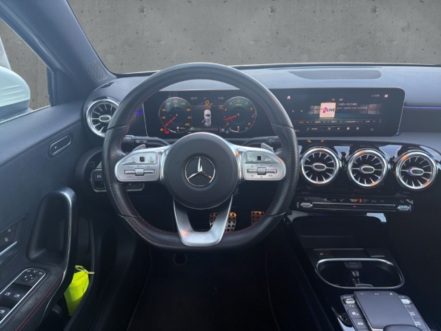 Fahrzeugabbildung Mercedes-Benz 250 DCT AMG Line AdaptLED Pano MBUX Nav SHZ PDC Kamera