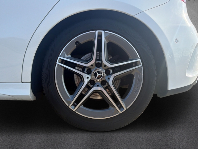 Fahrzeugabbildung Mercedes-Benz 250 DCT AMG Line AdaptLED Pano MBUX Nav SHZ PDC Kamera