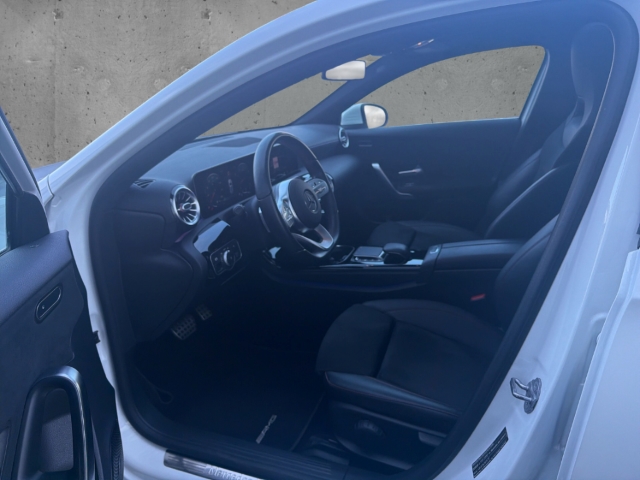 Fahrzeugabbildung Mercedes-Benz 250 DCT AMG Line AdaptLED Pano MBUX Nav SHZ PDC Kamera