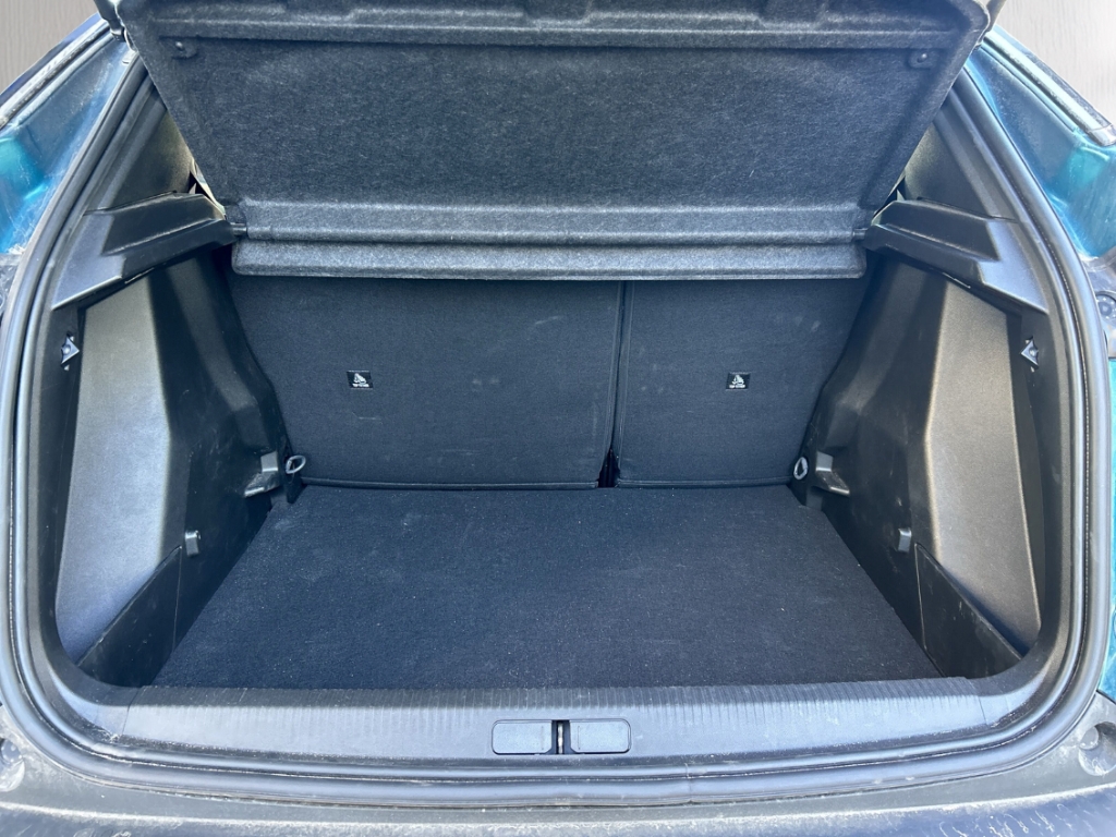 Fahrzeugabbildung Peugeot 2008 Allure LED PDC Kamera Alu 17