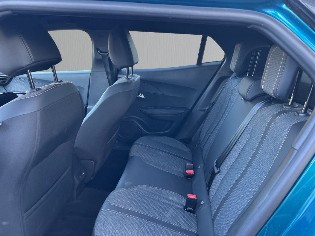 Fahrzeugabbildung Peugeot 2008 Allure LED PDC Kamera Alu 17