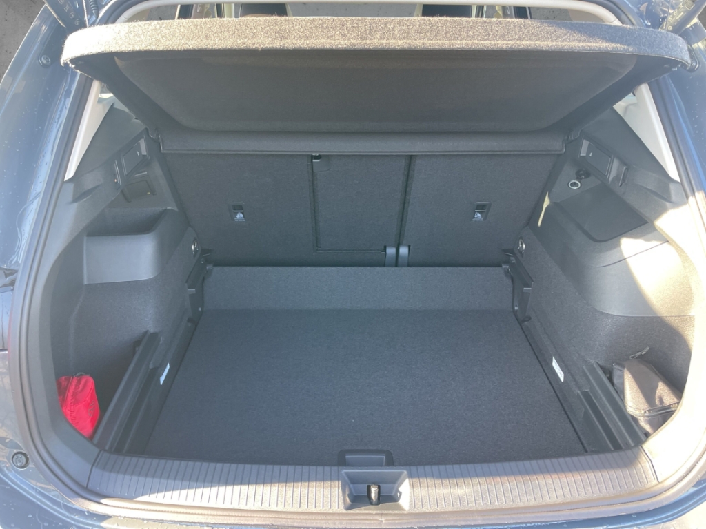Fahrzeugabbildung Volkswagen Tiguan 1.5 eTSI DSG Energy AHK Navi ACC AreaView
