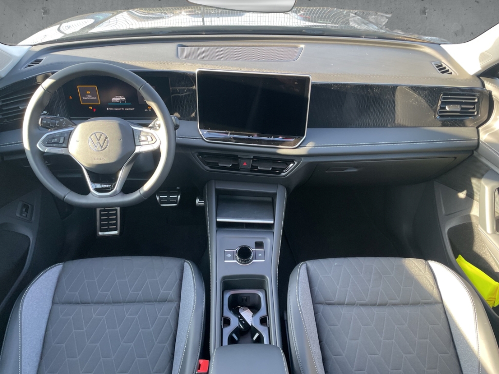 Fahrzeugabbildung Volkswagen Tiguan 1.5 eTSI DSG Energy AHK Navi ACC AreaView