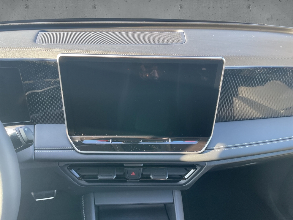 Fahrzeugabbildung Volkswagen Tiguan 1.5 eTSI DSG Energy AHK Navi ACC AreaView
