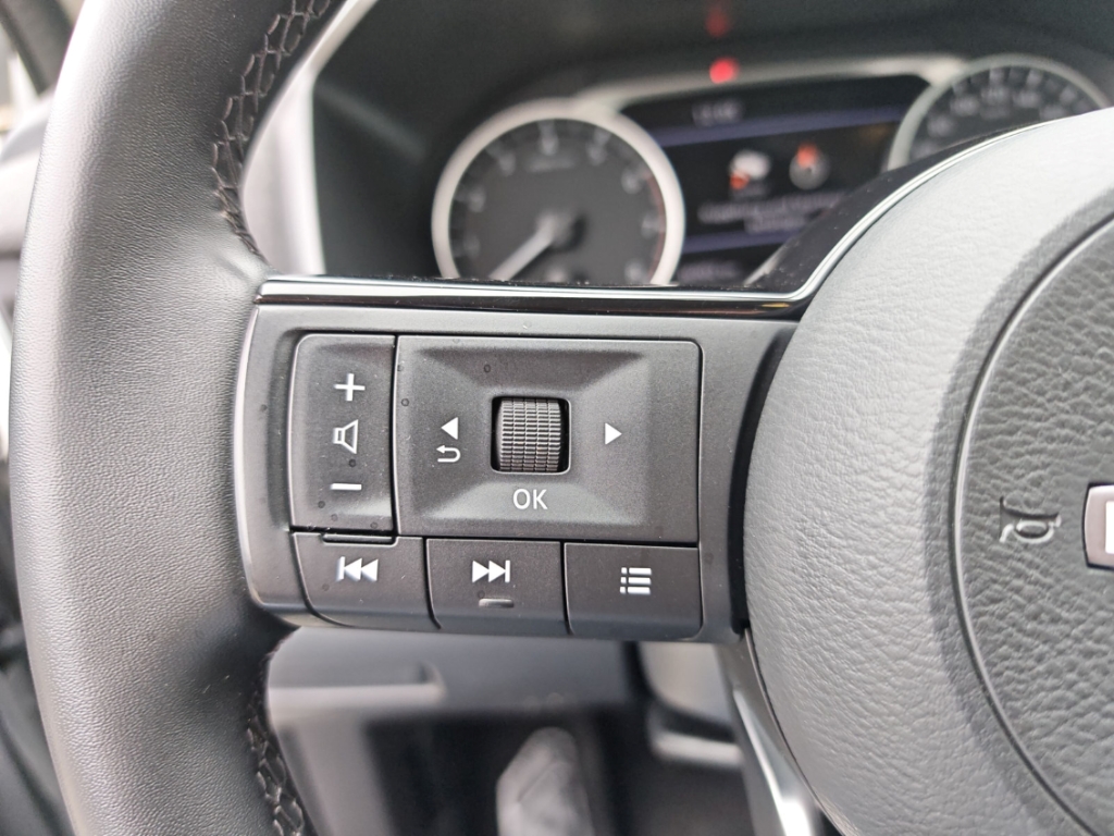 Fahrzeugabbildung Nissan Qashqai 1.3 DIG-T Acenta KAM around view SHZ GJR GRA Klimaautom