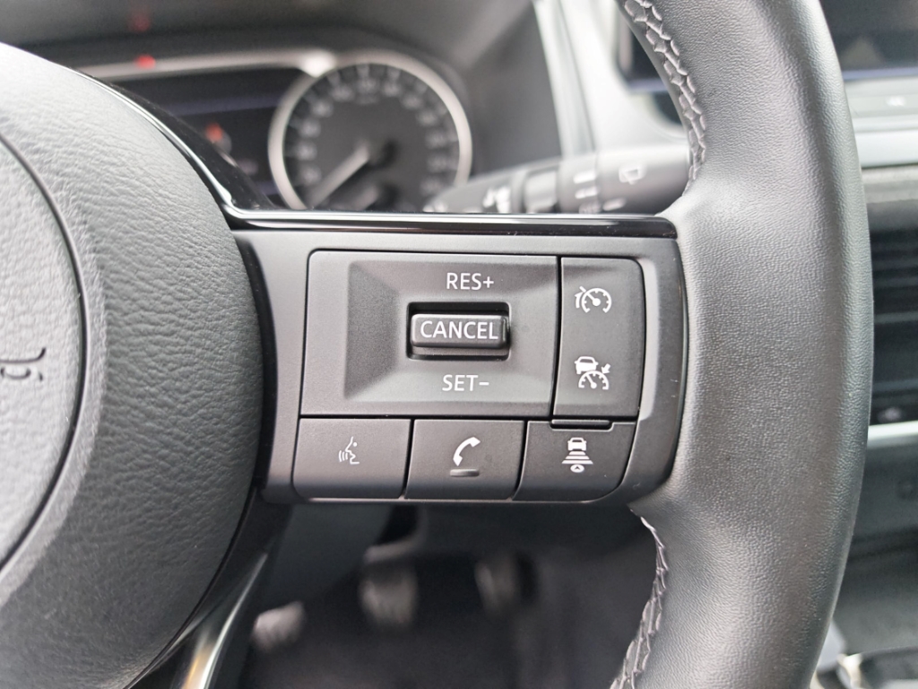 Fahrzeugabbildung Nissan Qashqai 1.3 DIG-T Acenta KAM around view SHZ GJR GRA Klimaautom