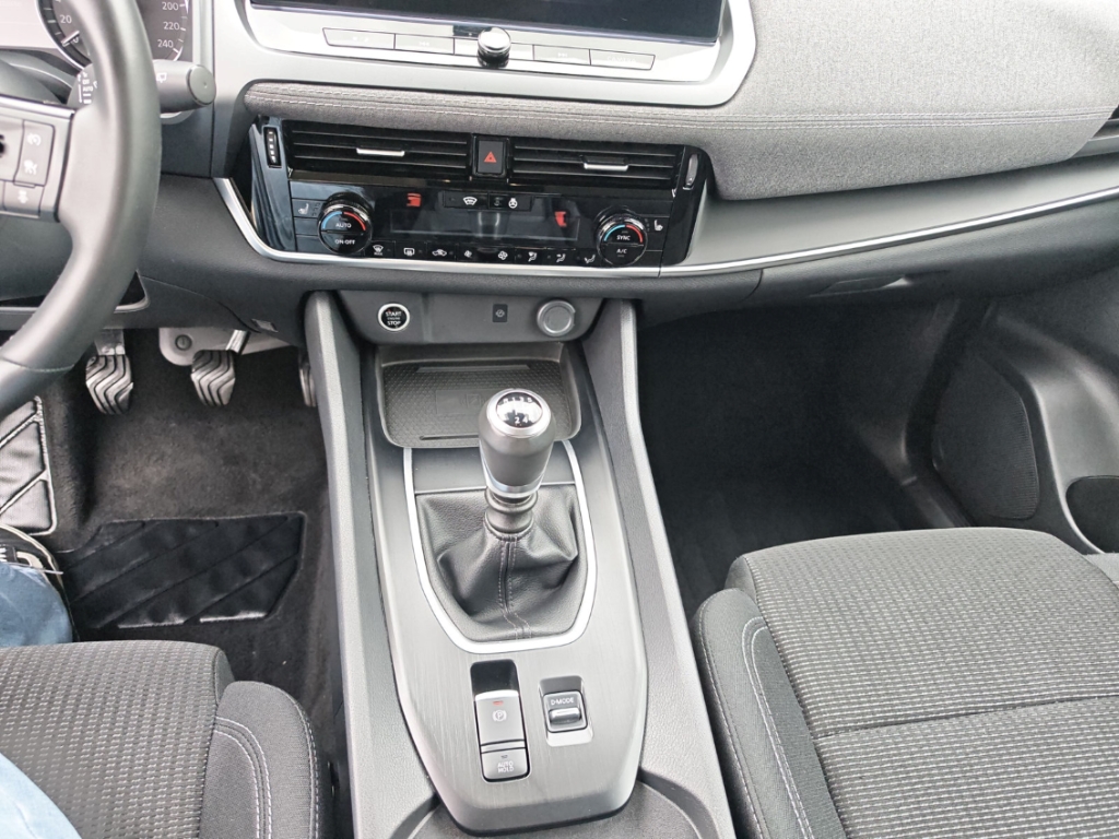 Fahrzeugabbildung Nissan Qashqai 1.3 DIG-T Acenta KAM around view SHZ GJR GRA Klimaautom