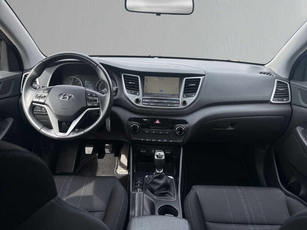 Fahrzeugabbildung Hyundai TUCSON 1.6 GDI 2WD Classic Navi AHK SHZ PDC Klima GRA