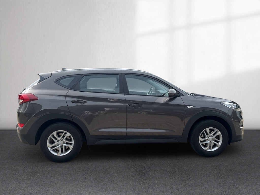 Fahrzeugabbildung Hyundai TUCSON 1.6 GDI 2WD Classic Navi AHK SHZ PDC Klima GRA