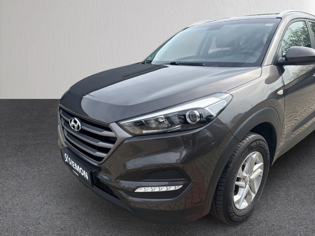 Fahrzeugabbildung Hyundai TUCSON 1.6 GDI 2WD Classic Navi AHK SHZ PDC Klima GRA