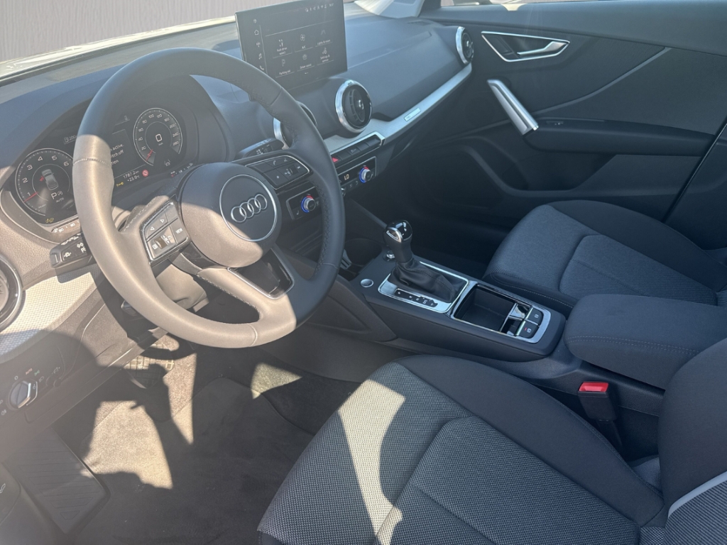 Fahrzeugabbildung Audi Q2 1.5 TFSI S-Tronic S-Line Matrix ACC RFK SHZ