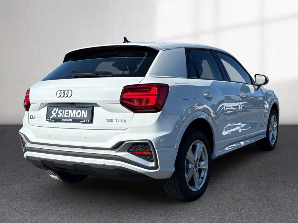 Fahrzeugabbildung Audi Q2 1.5 TFSI S-Tronic S-Line Matrix ACC RFK SHZ