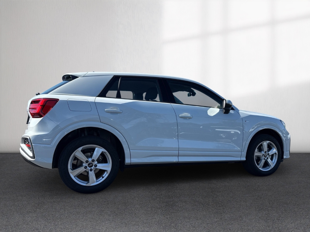 Fahrzeugabbildung Audi Q2 1.5 TFSI S-Tronic S-Line Matrix ACC RFK SHZ