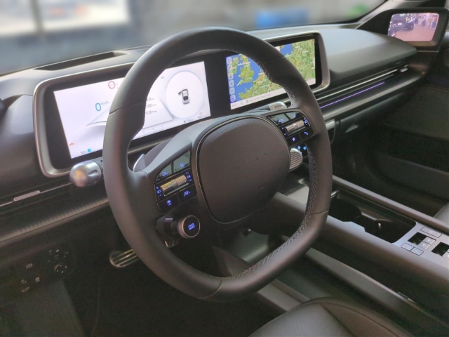 Fahrzeugabbildung Hyundai IONIQ 6 77,4kWh 4WD UNIQ Digi-Spiegel 20LM Schiebedach HUD Navi Digitales Cockpit Memory Sitze