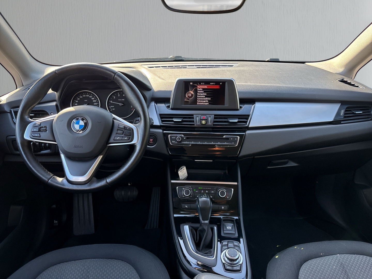 Fahrzeugabbildung BMW 218 Active Tourer Nav SHZ RFK Klima Park-Assis