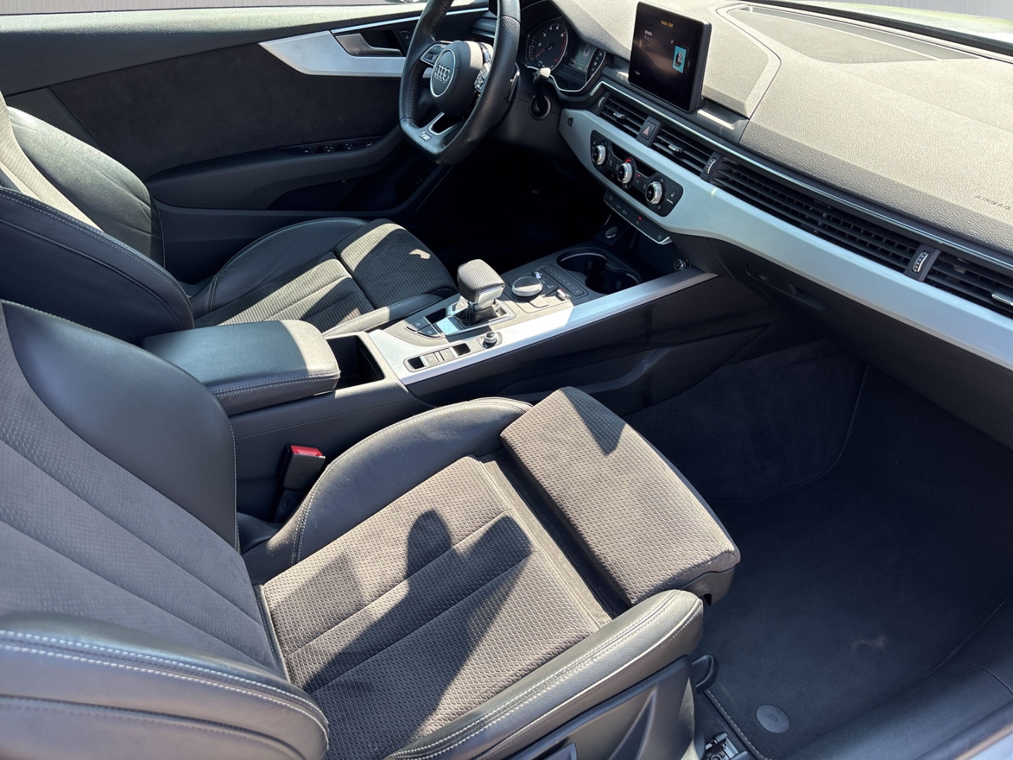 Fahrzeugabbildung Audi A5 TFSI sport Cabriolet S-Line SHZ RFK AHK LED