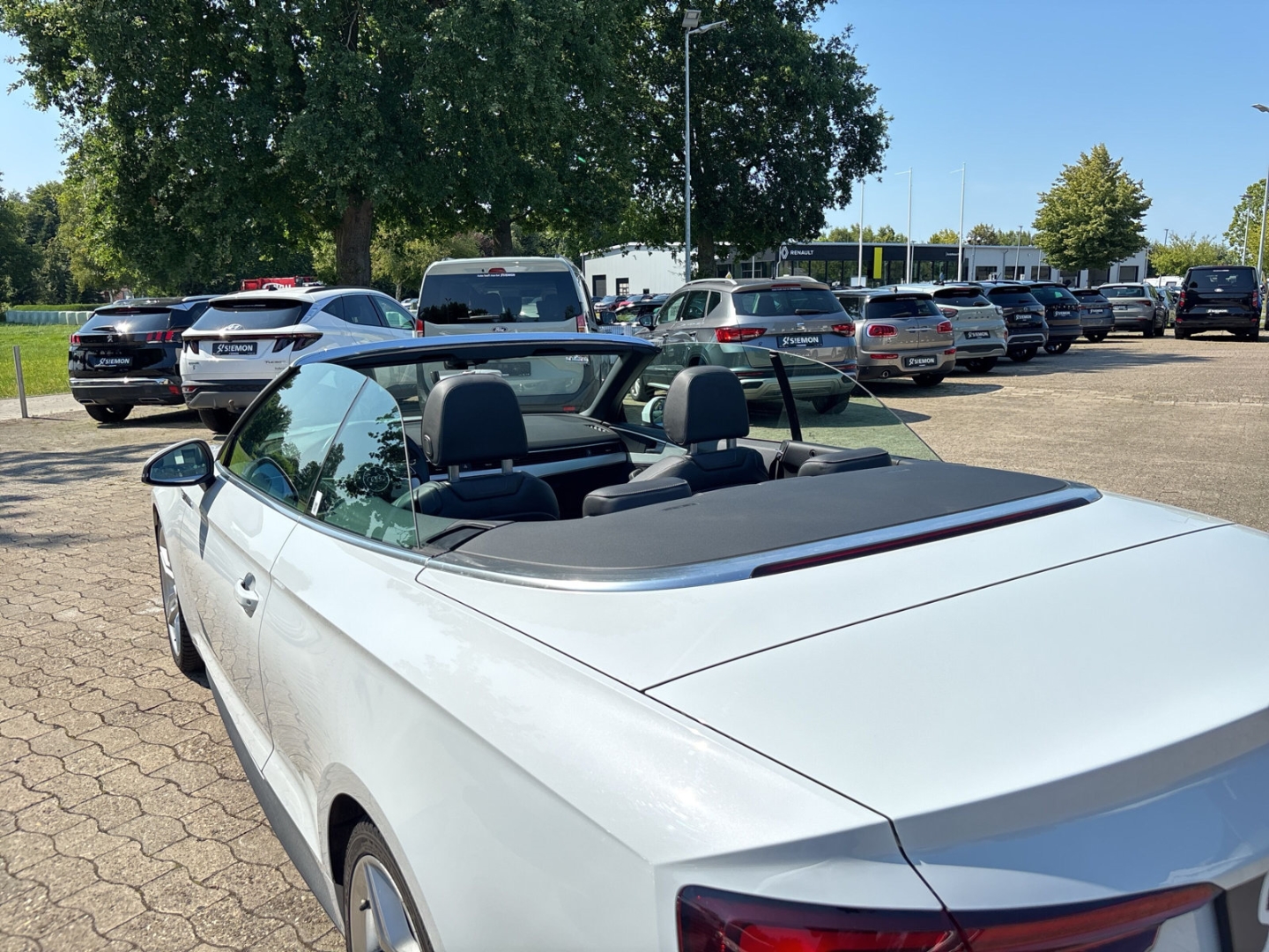Fahrzeugabbildung Audi A5 TFSI sport Cabriolet S-Line SHZ RFK AHK LED