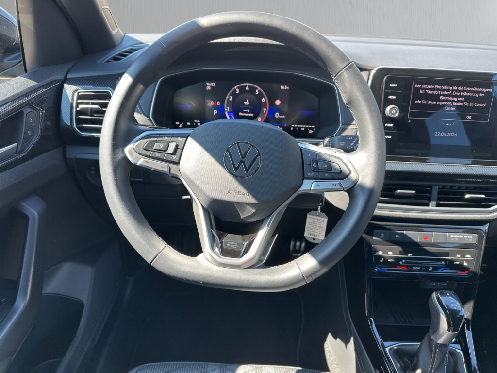 Fahrzeugabbildung Volkswagen T-Cross 1.5 TSI DSG R-Line IQ.Light AHK NAVI SHZ PDC IQ.Drive