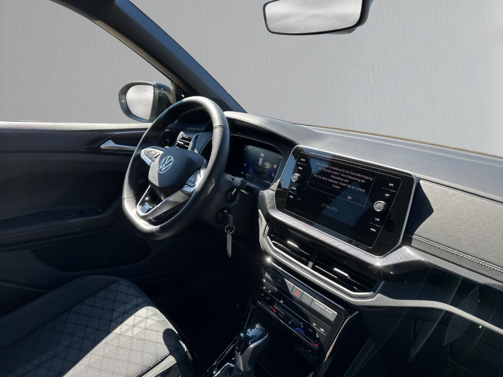 Fahrzeugabbildung Volkswagen T-Cross 1.5 TSI DSG R-Line IQ.Light AHK NAVI SHZ PDC IQ.Drive