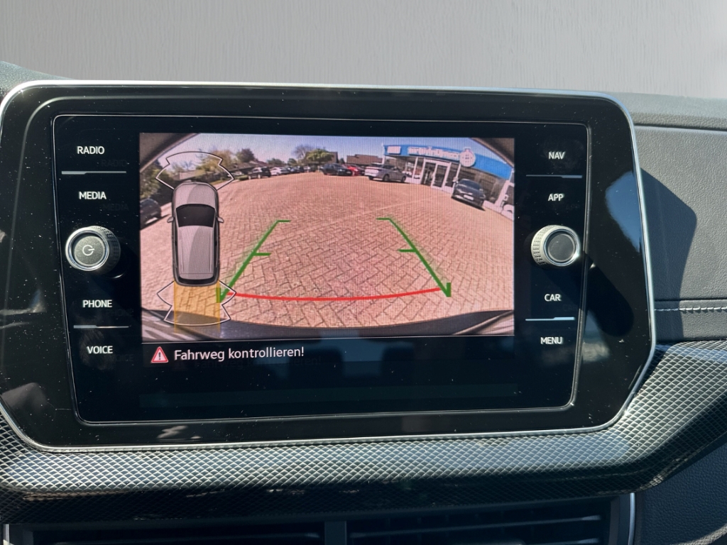 Fahrzeugabbildung Volkswagen T-Cross 1.5 TSI DSG R-Line IQ.Light AHK NAVI SHZ PDC IQ.Drive