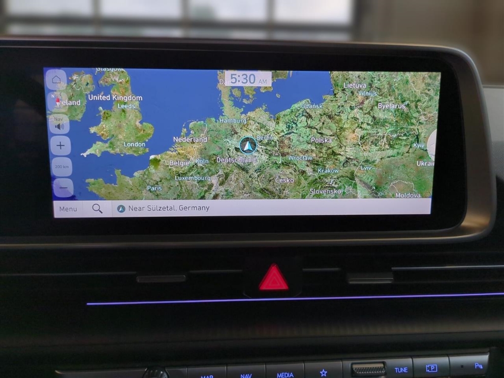 Fahrzeugabbildung Hyundai IONIQ 6 4WD 77,4kWh UNIQ Digi-Spiegel 20LM HUD Navi Digitales Cockpit Memory Sitze