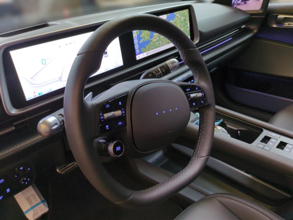 Fahrzeugabbildung Hyundai IONIQ 6 4WD 77,4kWh UNIQ Digi-Spiegel 20LM HUD Navi Digitales Cockpit Memory Sitze