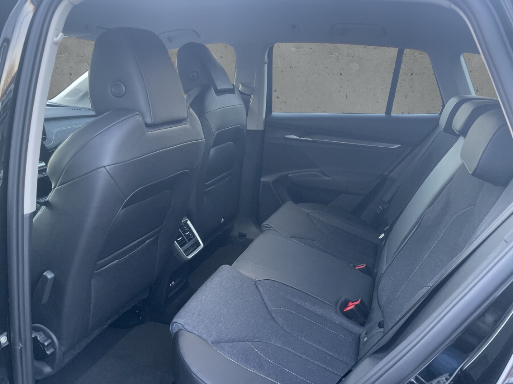 Fahrzeugabbildung SKODA Elroq 60 Selection AHK LED Navi PDC Klima ACC SHZ