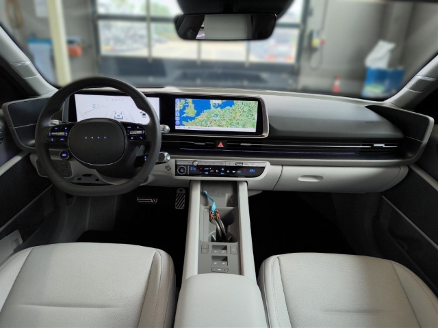 Fahrzeugabbildung Hyundai IONIQ 6 77,4kWh 4WD UNIQ HUD Navi Digitales Cockpit Memory Sitze Soundsystem Bose