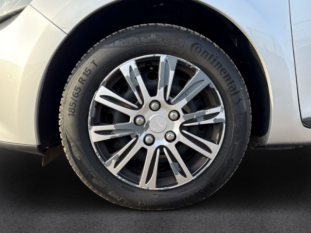 Fahrzeugabbildung Renault Clio IV Grandtour 1.5 dCi 90 Experience Navi AHK BT PDC Allwetter