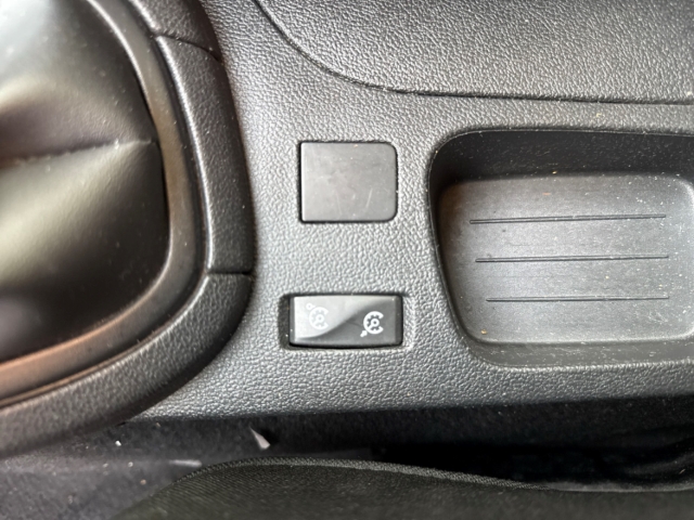 Fahrzeugabbildung Renault Clio IV Grandtour 1.5 dCi 90 Experience Navi AHK BT PDC Allwetter